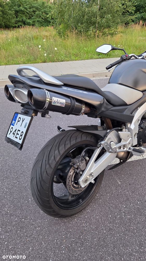 Suzuki GSR - 11