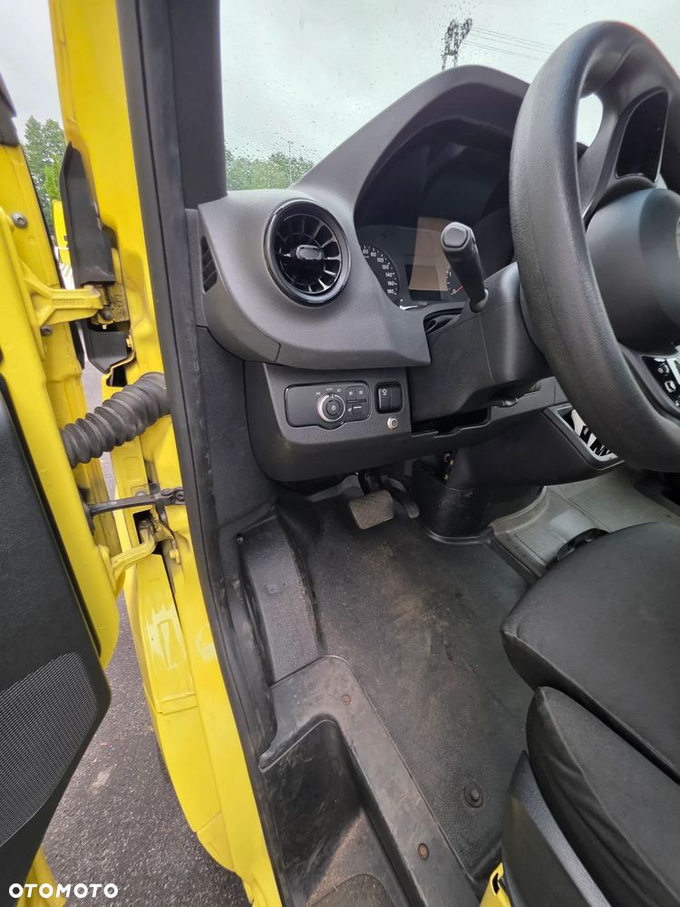 Mercedes-Benz Sprinter - 15