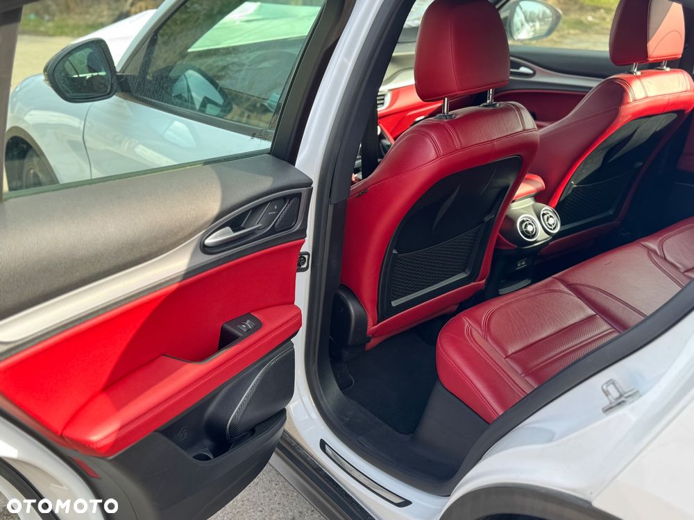 Alfa Romeo Stelvio 2.0 Turbo Veloce Q4 - 17