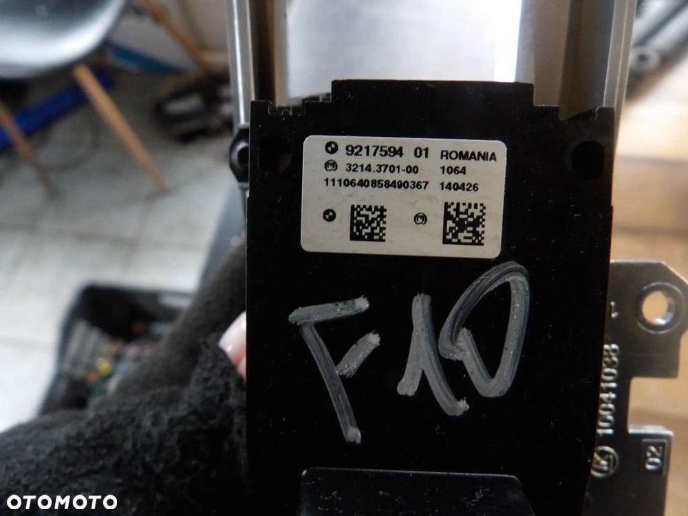 BMW - F10 - PRZEŁĄCZNIK , WŁĄCZNIK HAMULCA RĘCZNEGO - 9217594 - 2