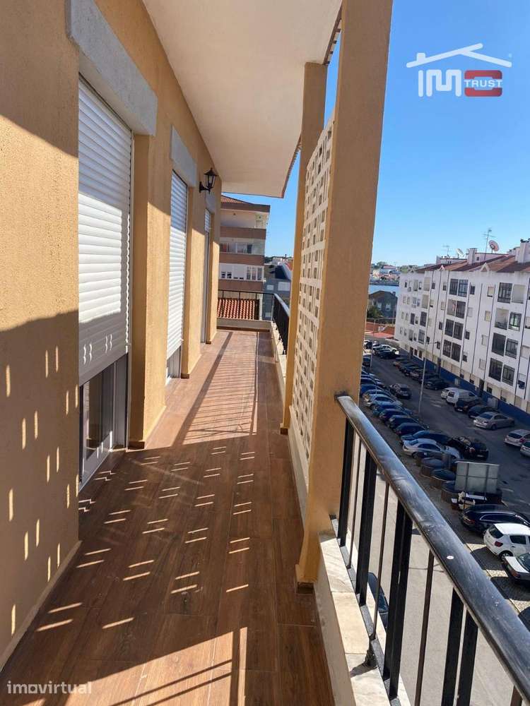 Apartamento T2 Totalmente Renovado, Coz. Equipada, Elevador, Zona C... - Grande imagem: 3/18