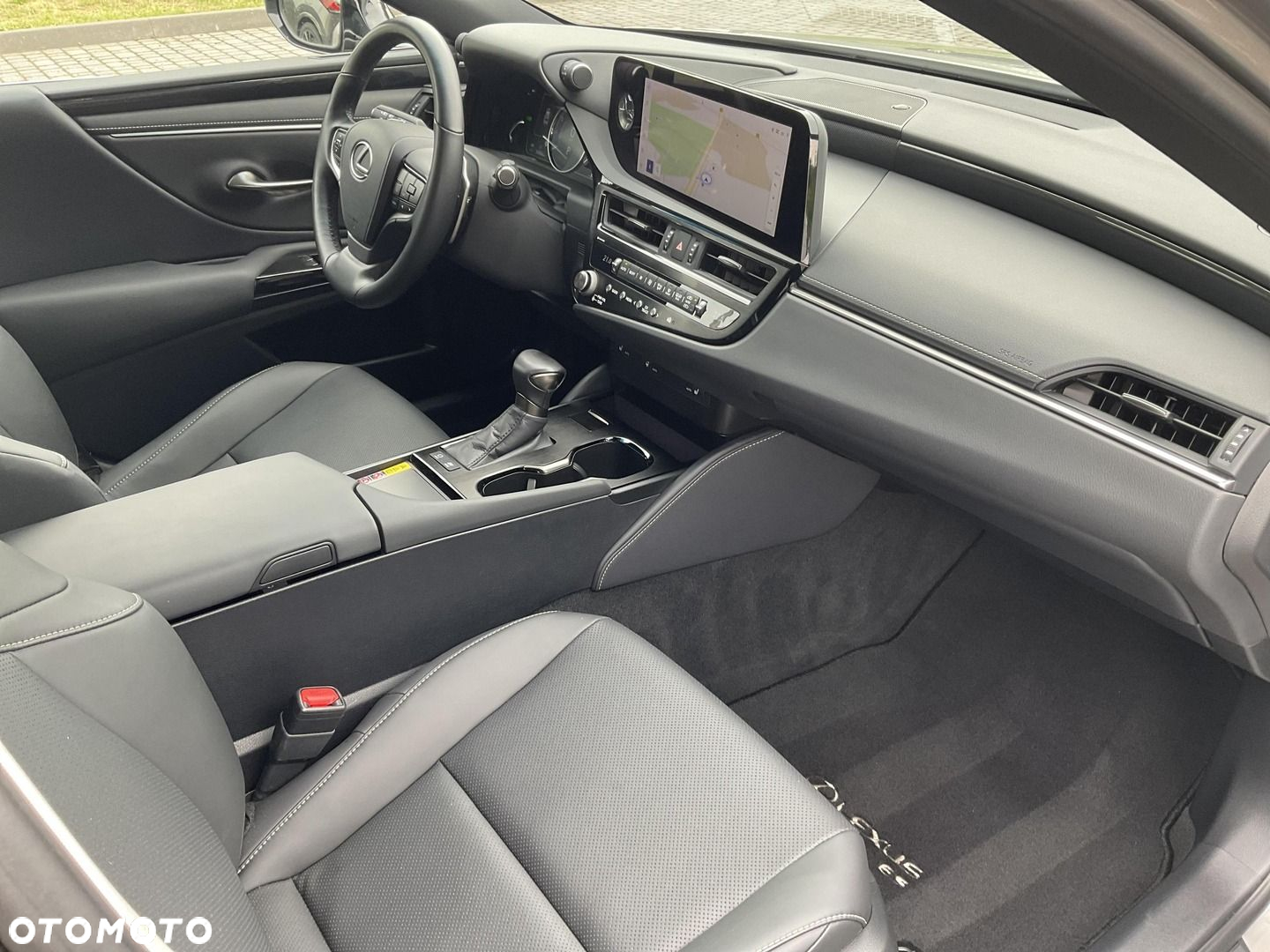 Lexus ES 300h Business Edition - 13