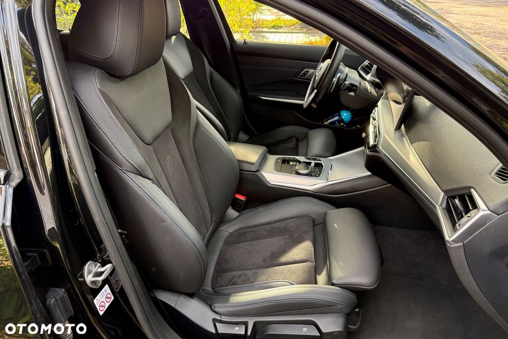 BMW Seria 3 320d xDrive M Sport sport - 24
