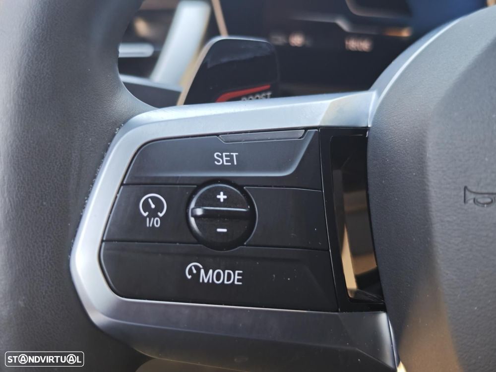 BMW iX2 eDrive20 Pack Desportivo M - 38