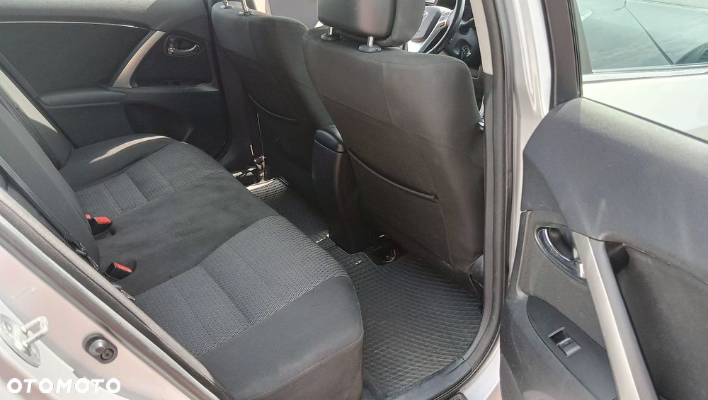 Toyota Avensis 2.0 Style MS - 29