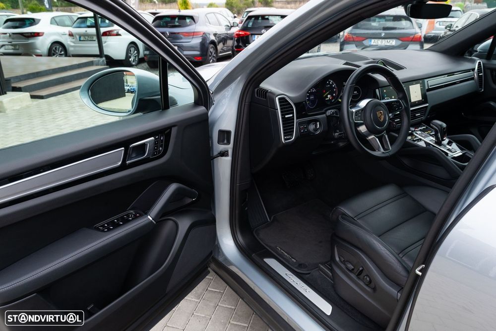 Porsche Cayenne Coupé E-Hybrid - 17