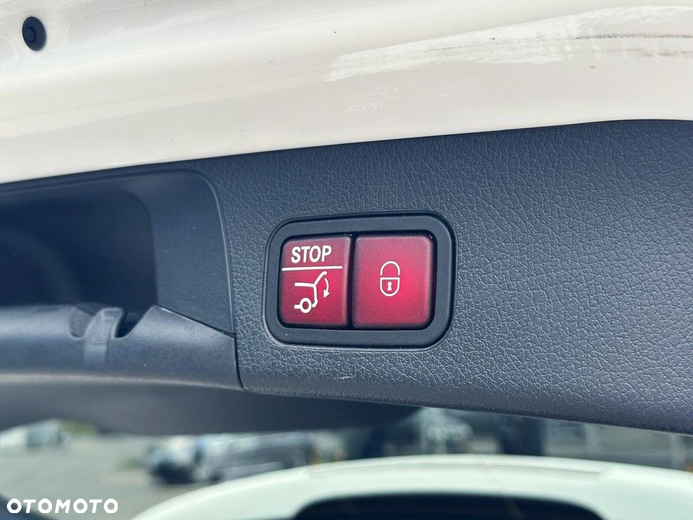 Mercedes-Benz GLB - 14