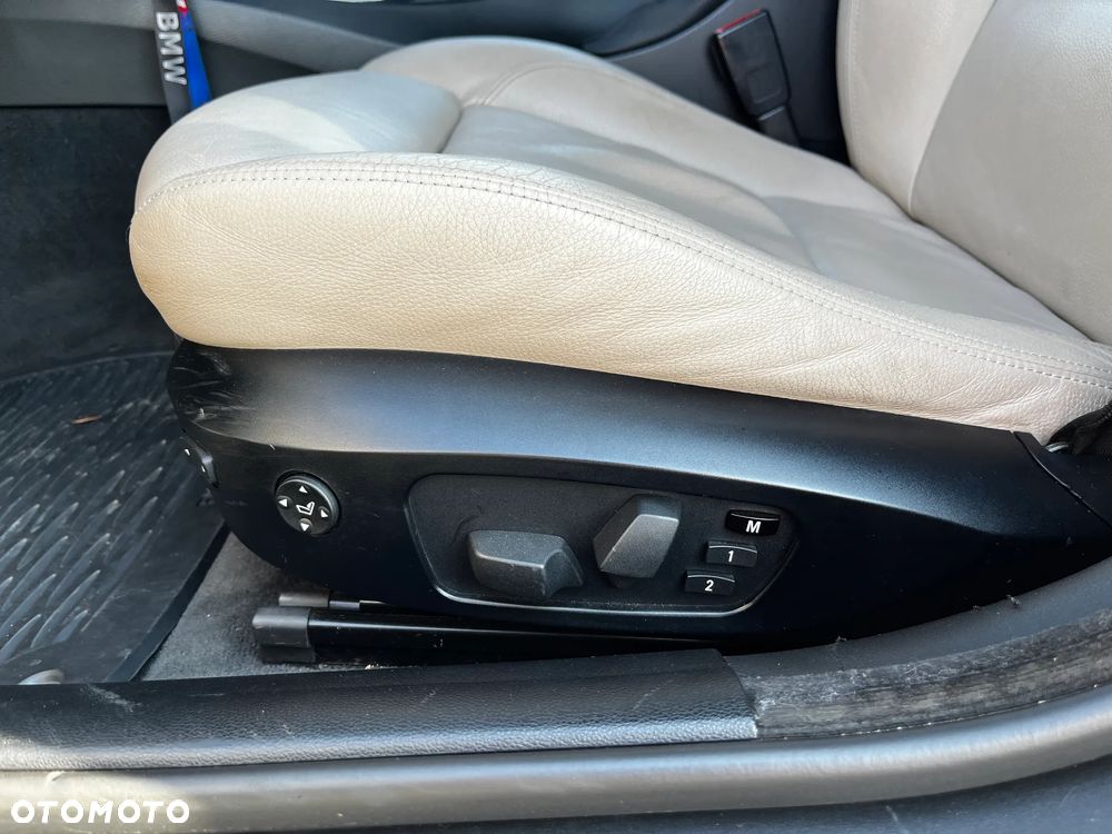 BMW Seria 3 325i xDrive - 24