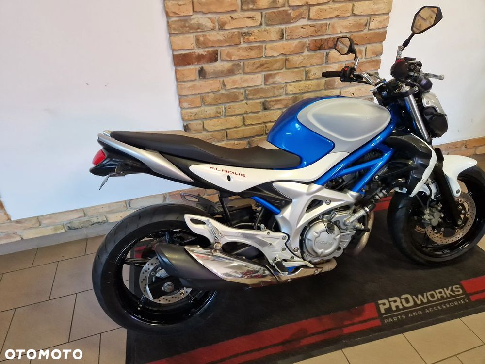 Suzuki Gladius - 3