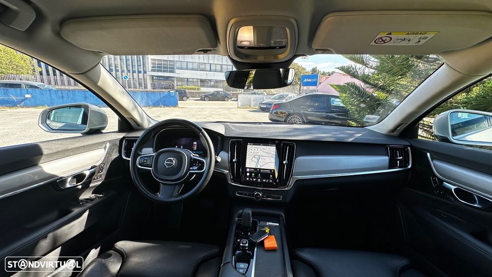 Volvo V90 2.0 B4 Momentum Plus Geartronic - 29