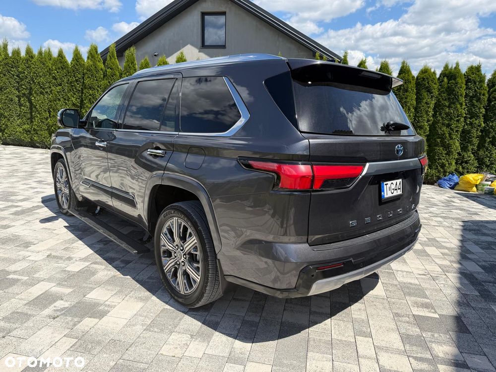 Toyota Sequoia - 14