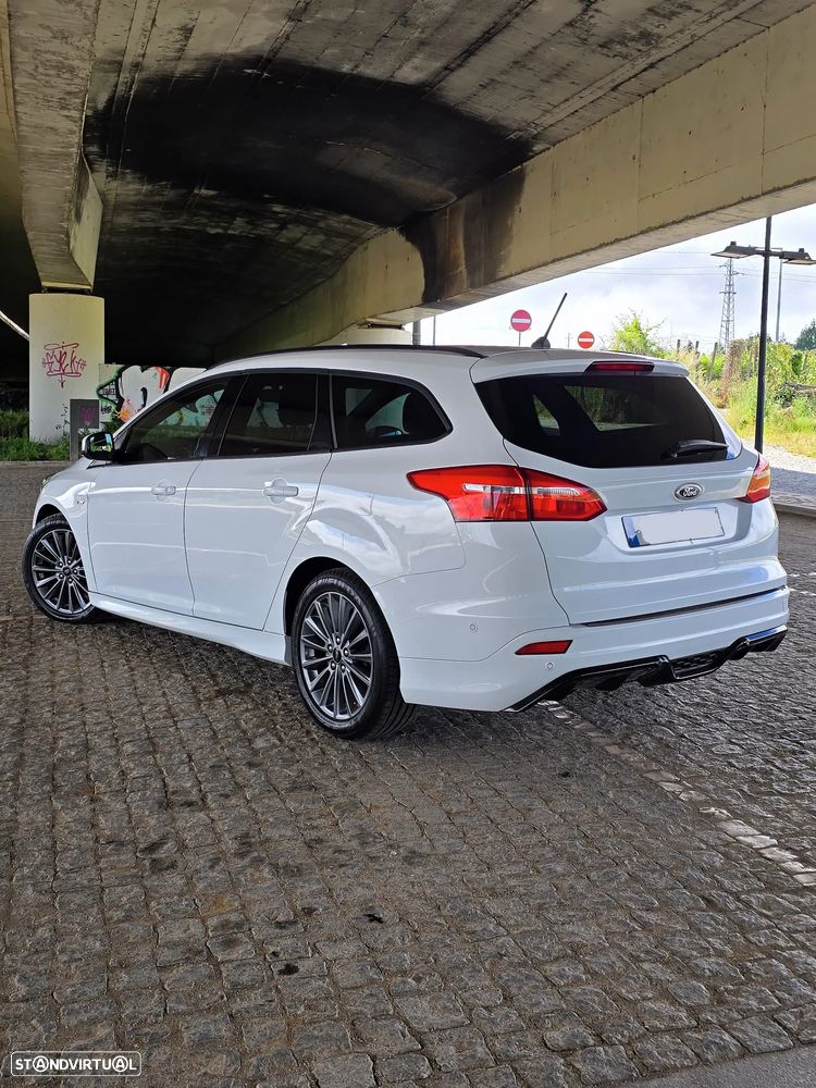 Ford Focus 1.0 EcoBoost S&S ST-LINE - 12