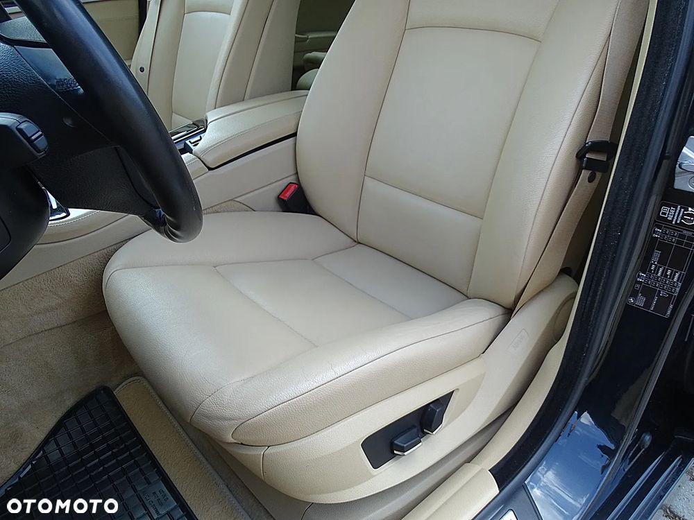 BMW Seria 5 520d - 28