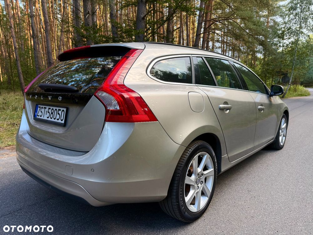 Volvo V60 D3 Momentum - 6