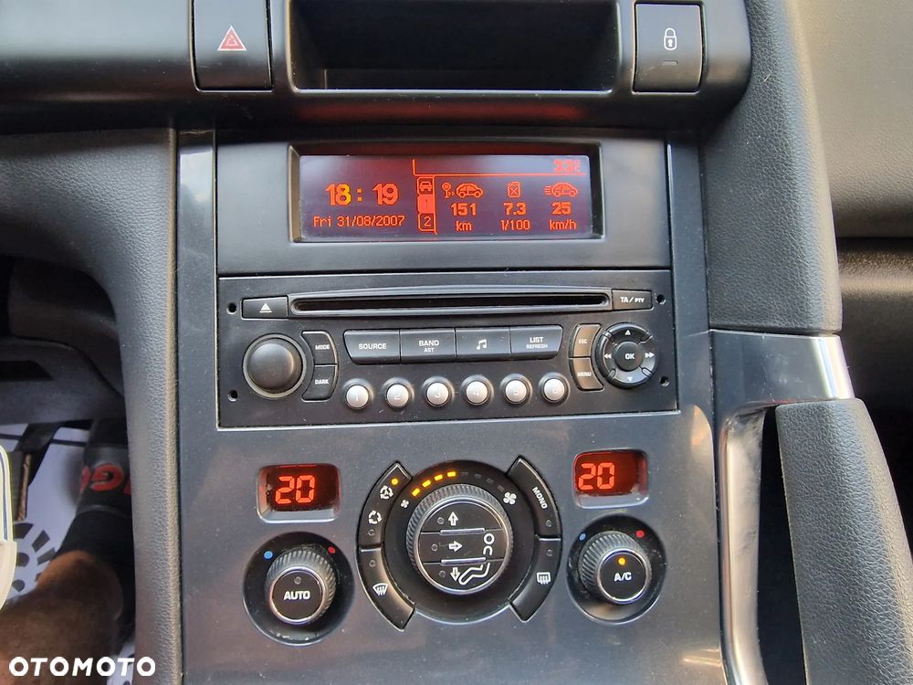 Peugeot 3008 1.6 HDi Premium - 12