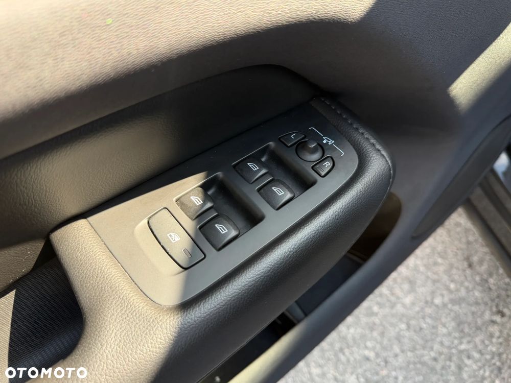 Volvo XC 60 B4 B Momentum Pro - 30