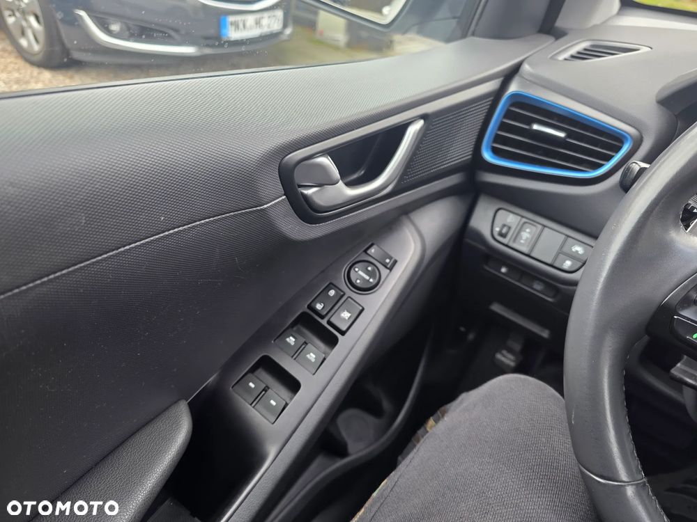 Hyundai IONIQ - 15