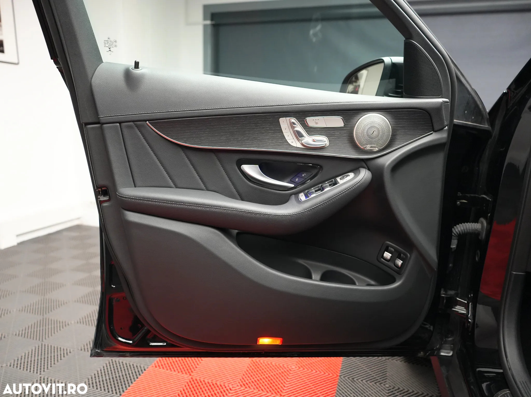 Mercedes-Benz GLC 300 4MATIC MHEV - 9