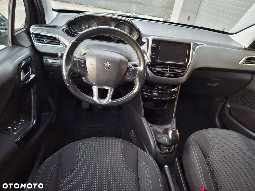 Peugeot 208 - 7