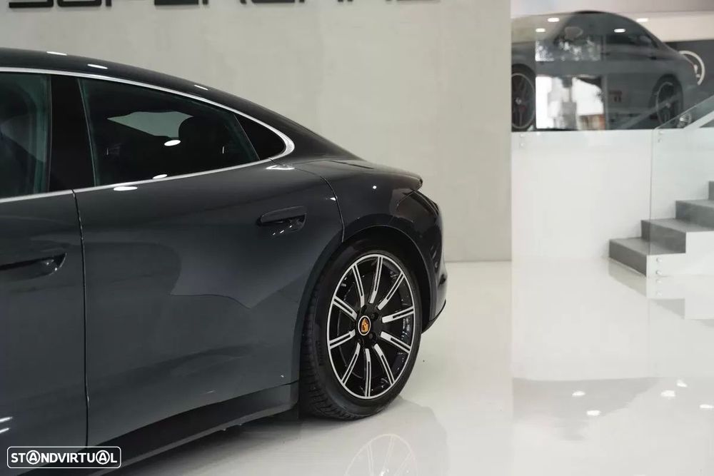 Porsche Taycan 4S - 9