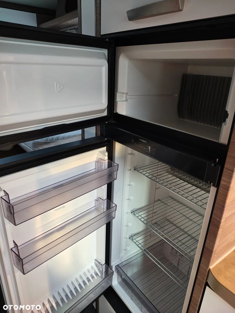 KNAUS Live i700 meg - 30