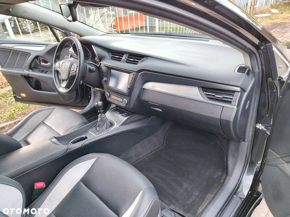 Toyota Avensis 1.8 Premium - 22