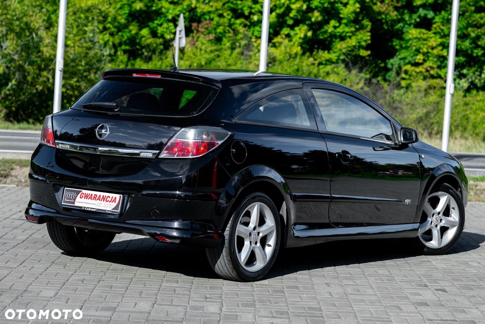 Opel Astra GTC 1.8 - 9