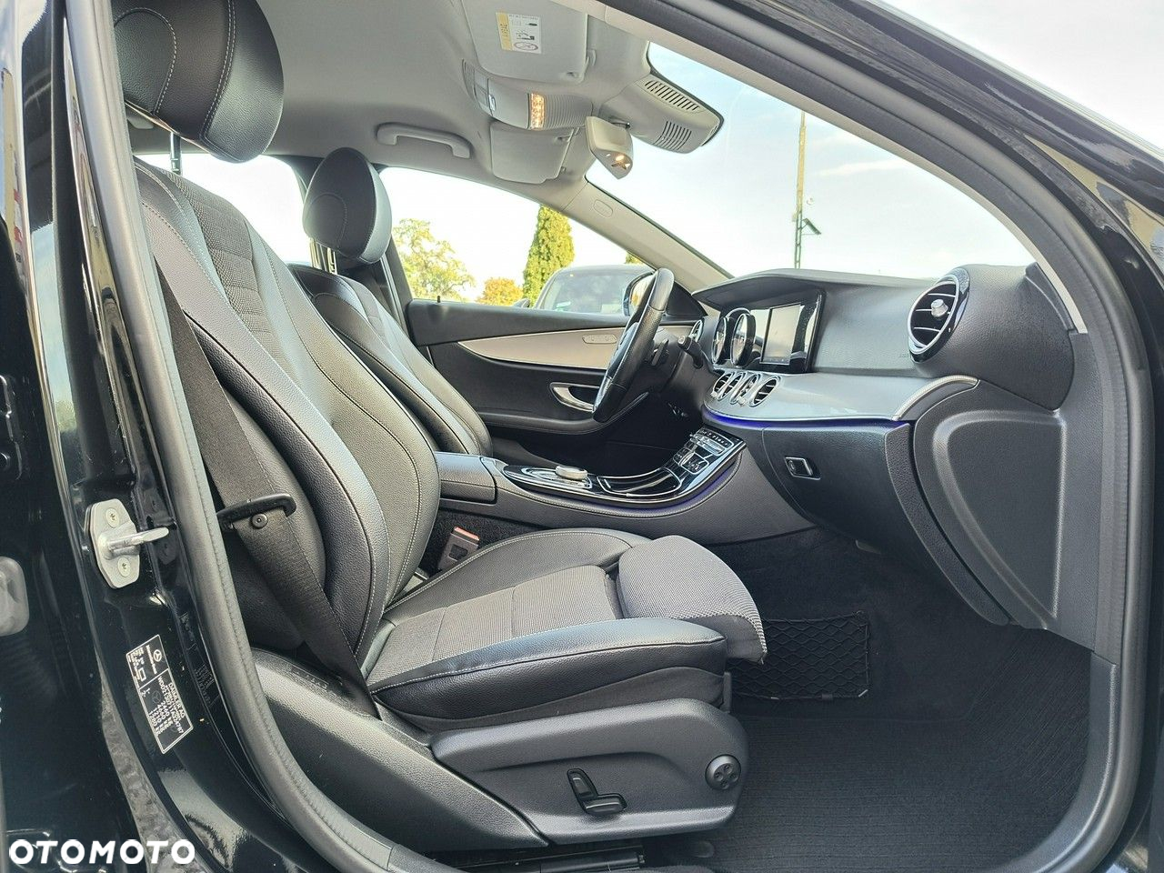 Mercedes-Benz Klasa E 400 4-Matic 9G-TRONIC - 17