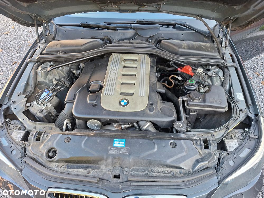 BMW Seria 5 525d - 35