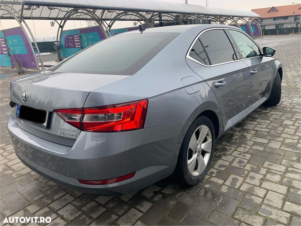 Skoda Superb 2.0 TDI DSG Ambition - 4