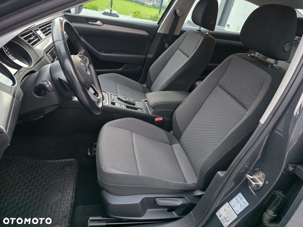 Volkswagen Passat - 17