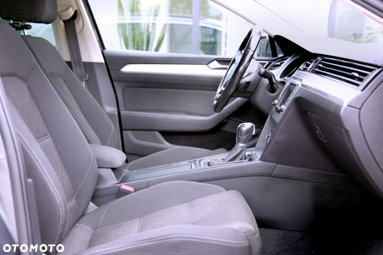 Volkswagen Passat - 13