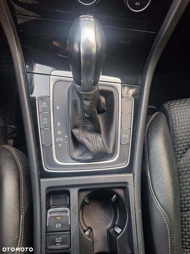 Volkswagen Golf - 15