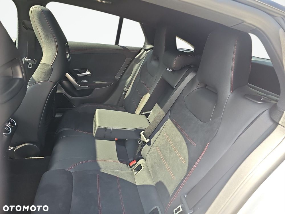 Mercedes-Benz CLA 200 AMG Line 7G-DCT - 13