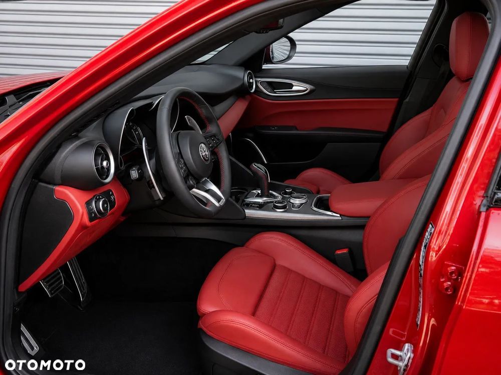 Alfa Romeo Giulia 2.0 Turbo 16V AT8 Veloce Ti - 11