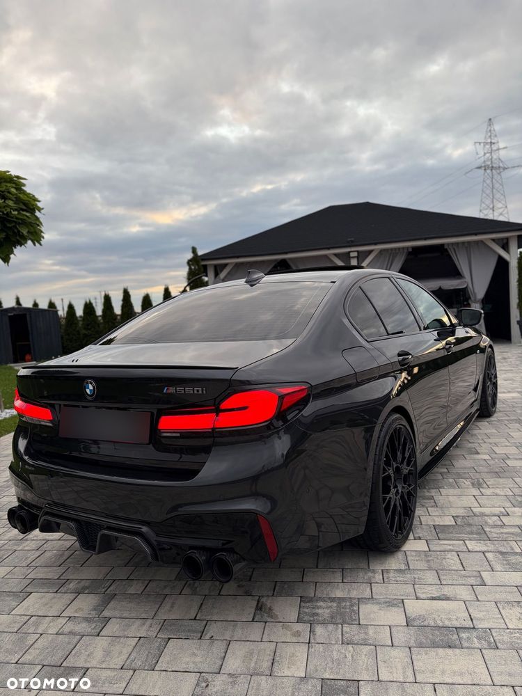 BMW Seria 5 M550i xDrive sport - 13