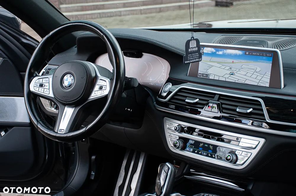 BMW Seria 7 745e - 13