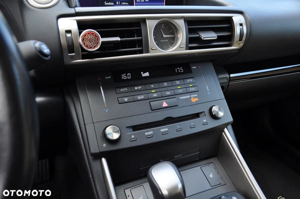 Lexus IS 200t Prestige - 18