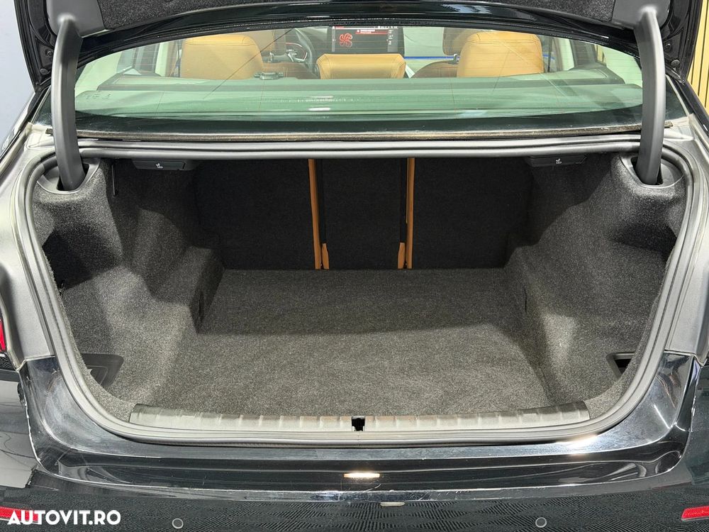 BMW Seria 5 520d Aut. Luxury Line - 6