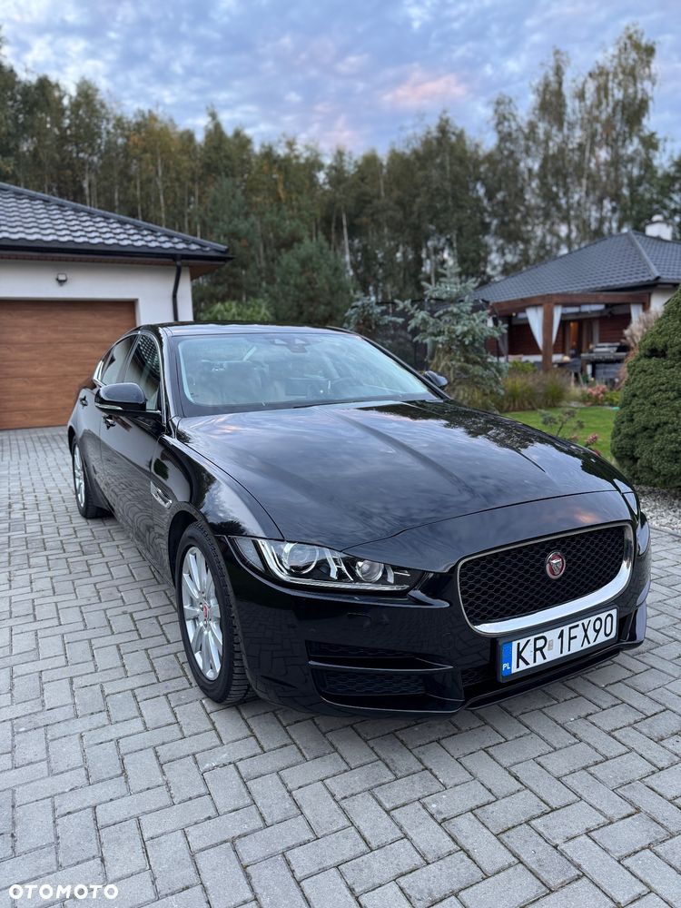 Jaguar XE - 3