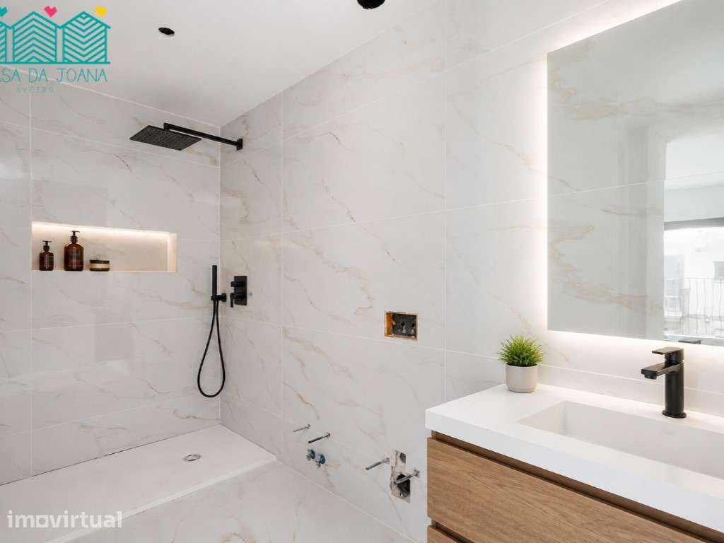Apartamento T2 com Lugar de Garagem no Porto - Grande imagem: 5/31