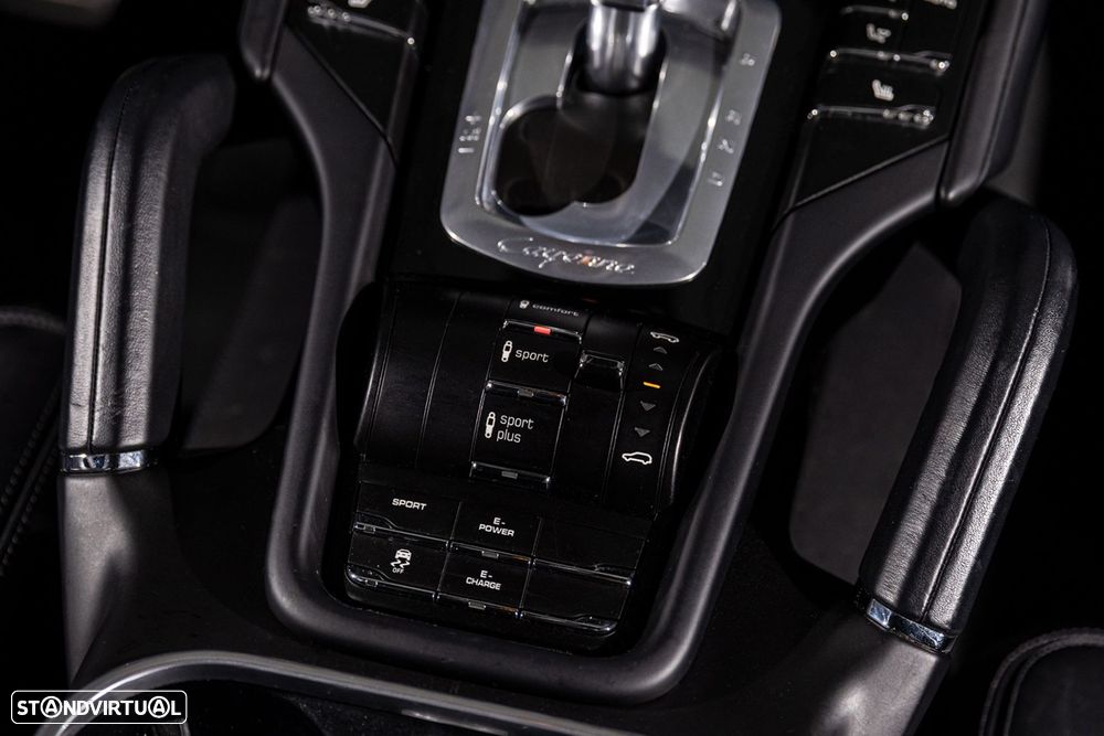 Porsche Cayenne S E-Hybrid - 16