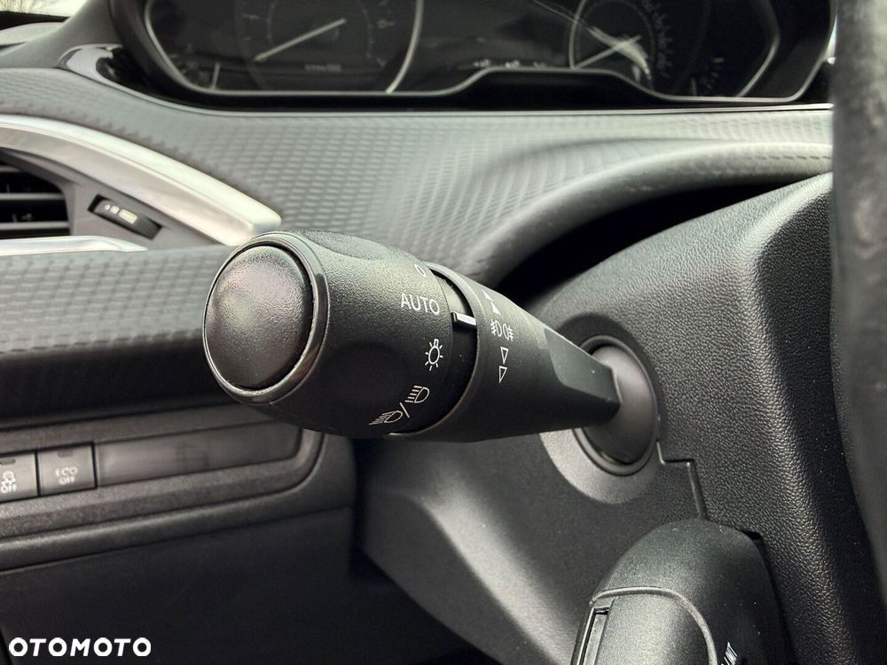 Peugeot 2008 1.2 Pure Tech Active S&S EAT6 - 12