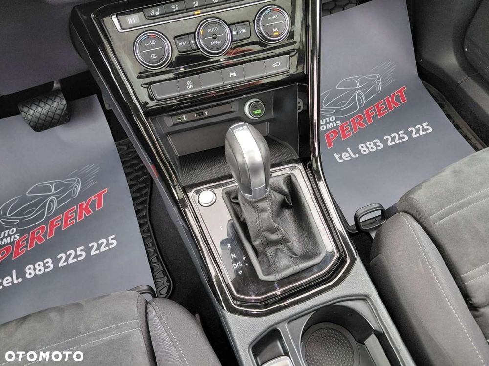 Volkswagen Touran - 27