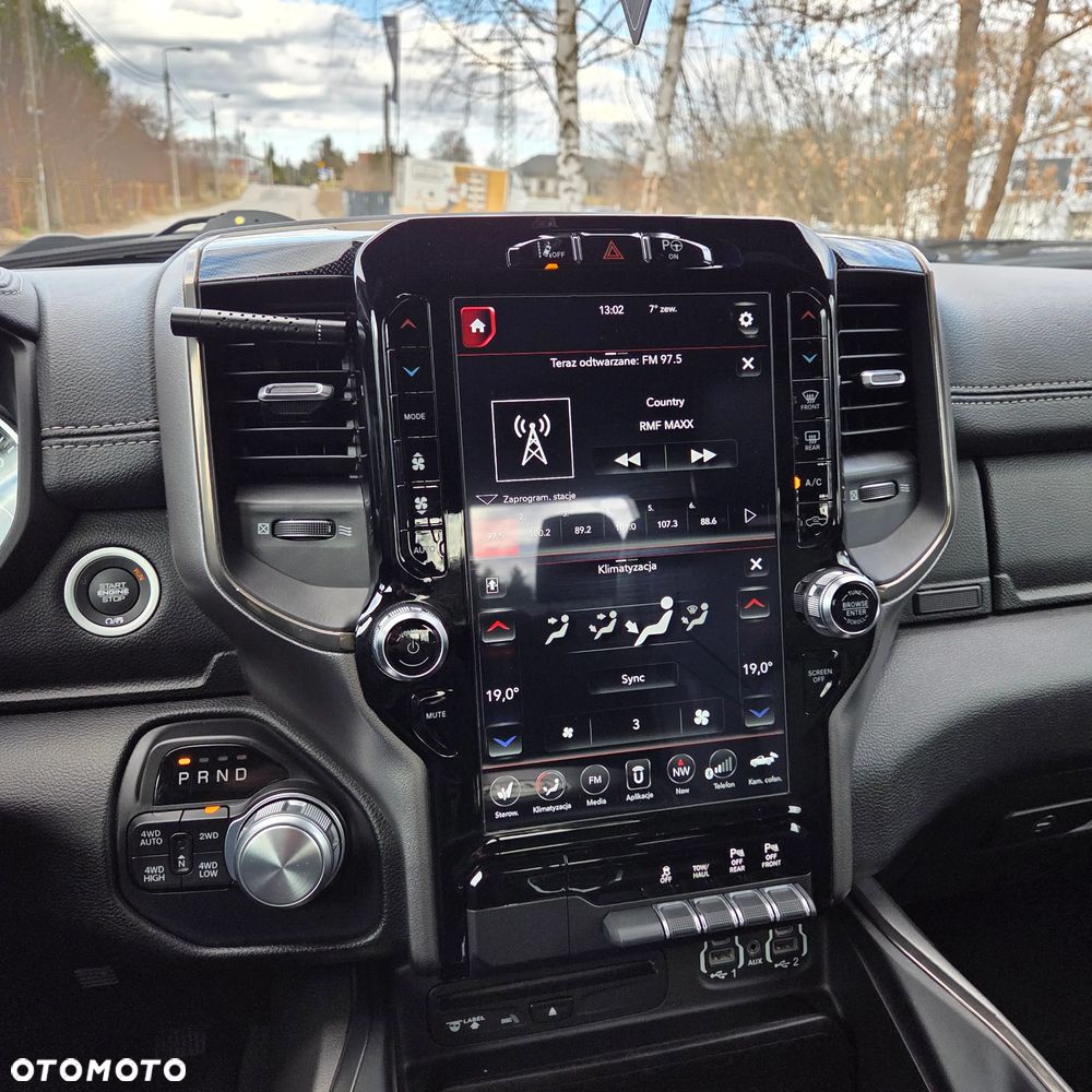 RAM 1500 Crew Cab Sport - 13