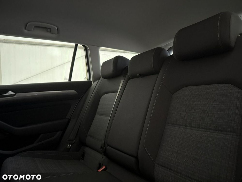 Volkswagen Passat - 19