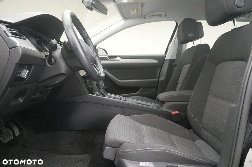 Volkswagen Passat Variant 2.0 TSI Business DSG - 12