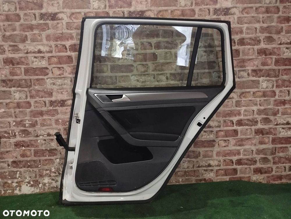 DRZWI TYŁ PRAWE KOMPLETNE VOLKSWAGEN GOLF VII KOMBI 13/20 KOD LC9A - 9