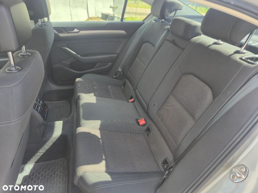 Volkswagen Passat 1.8 TSI BMT Comfortline - 17