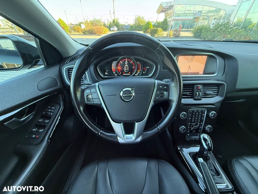 Volvo V40 D3 Geartronic Summum - 17